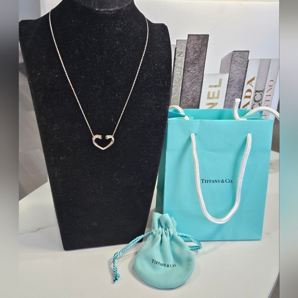 ✨️Tiffany & Co. Tenderness Heart Paloma Picasso 925 Sterling Silver Necklace 💚 - Picture 2 of 14